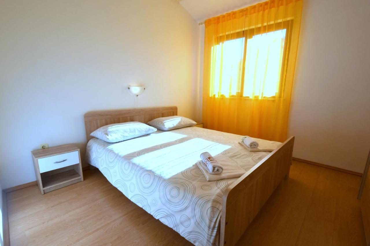 Apartments Marinela ニヴィーチェ エクステリア 写真